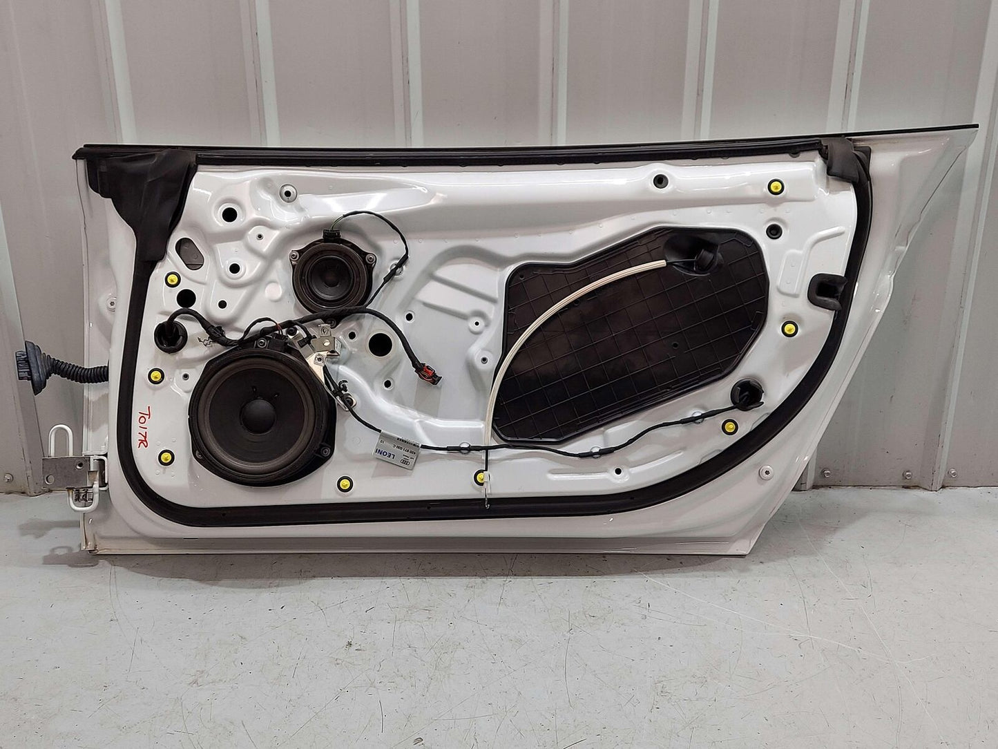 08-15 AUDI R8 FRONT RIGHT DOOR WHITE *DOOR HANDLE BROKEN*