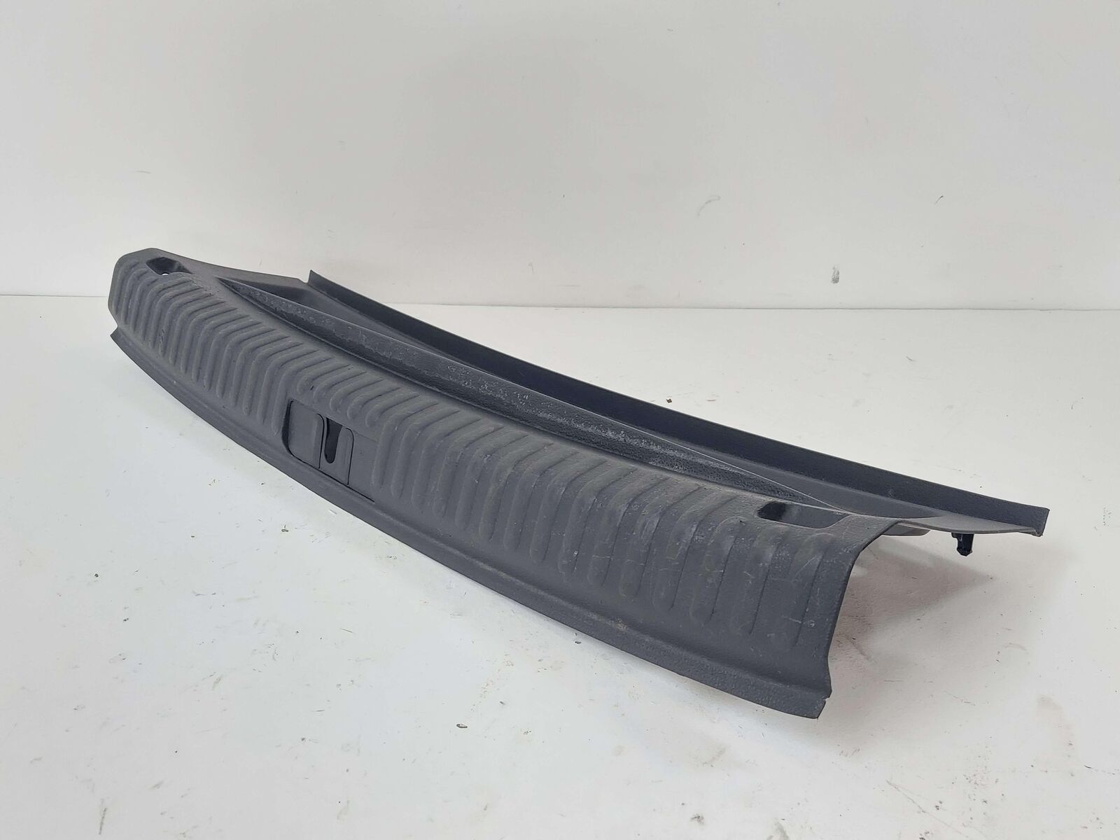 2009 VW TIGUAN REAR BUMPER TRUNK TRIM COVER BLACK 5N0863459 *GOUGES SCRATCHES*