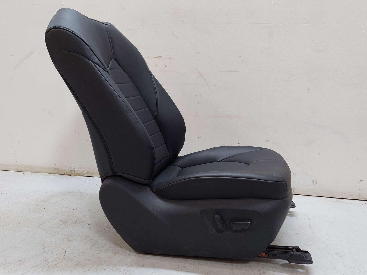 20-22 Toyota Highlander Front RH Right Seat Black EB20 Softex *Note* 82191-0E370