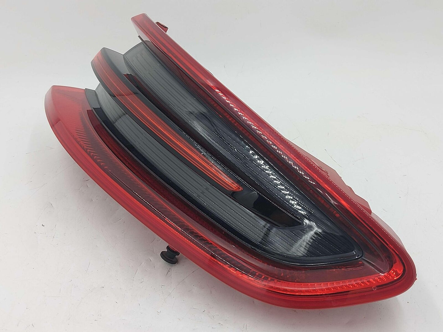 15-18 PORSCHE MACAN S 95B RIGHT TAIL LIGHT LAMP LED OUTER QUARTER MOUNT