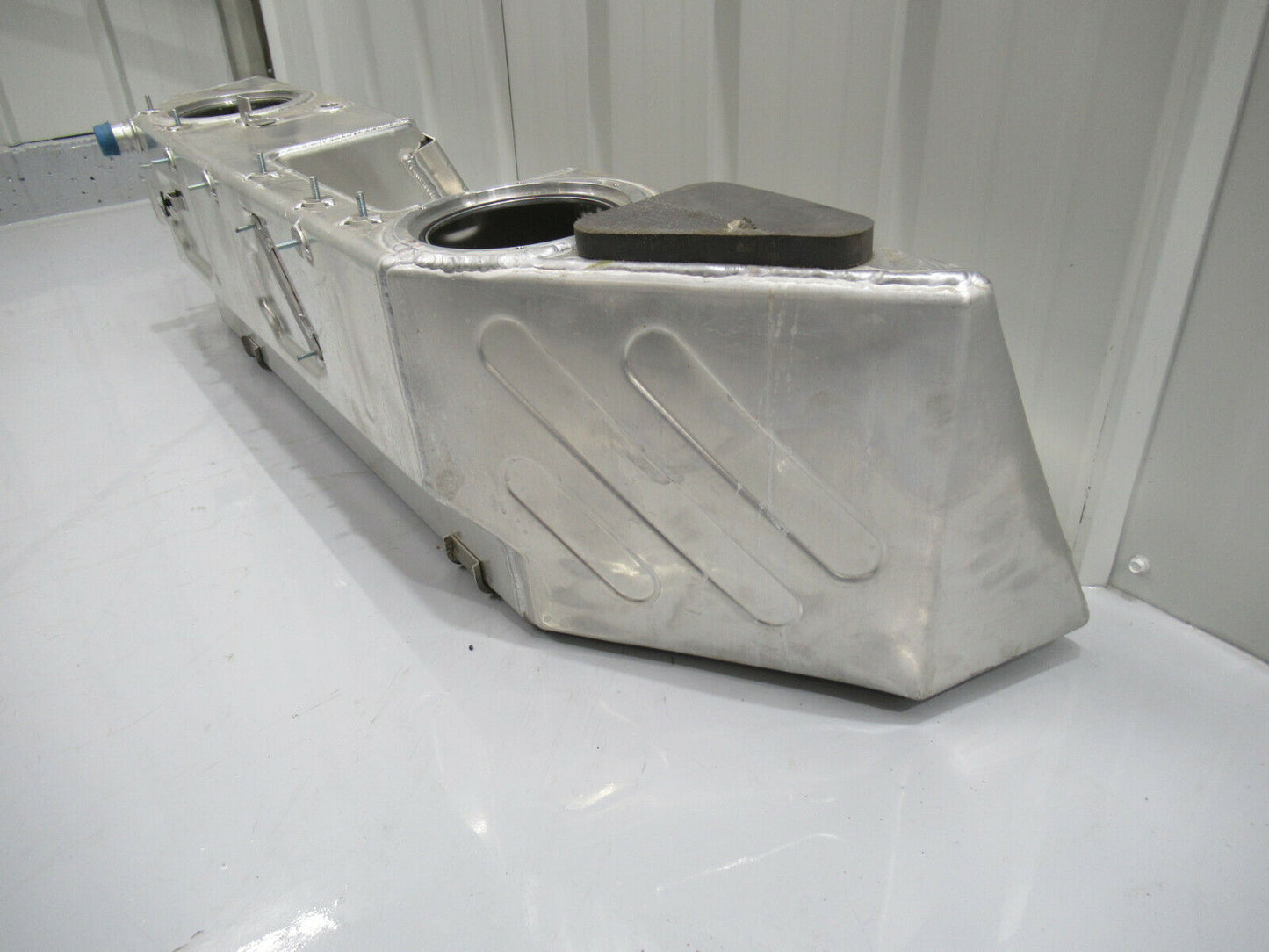 T020 2016 16 MCLAREN 570S FUEL TANK GAS TANK 