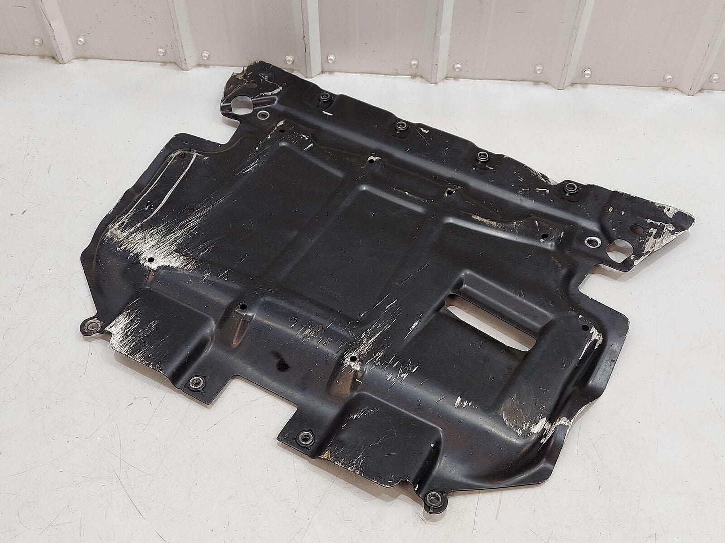 2019 Mercedes E63s AMG W213 Front Splash Guard Skid Plate A2135246500 *Broken*