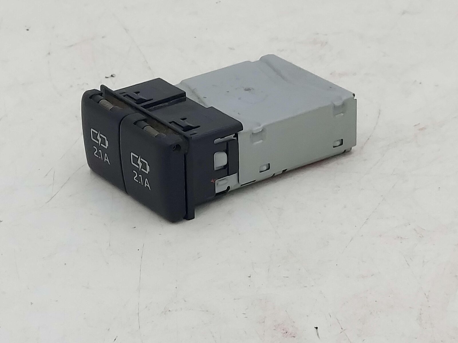 2017 Toyota Highlander Double USB Charge Port 85532-06010 #2