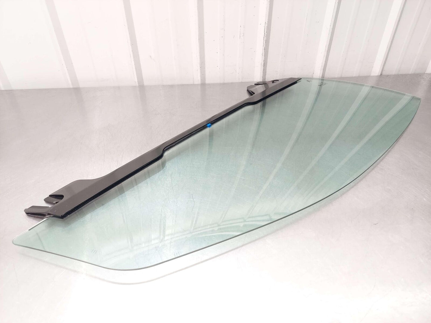 2024 ASTON MARTIN DB12 VOLANTE FRONT RIGHT DOOR GLASS WINDOW *SCRATCHED*