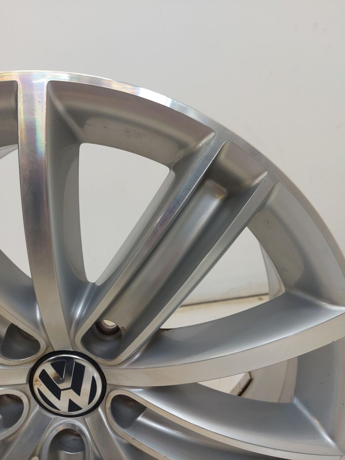 17 VW TIGUAN ALLOY WHEEL SILVER 18x7" 5N0601025AF