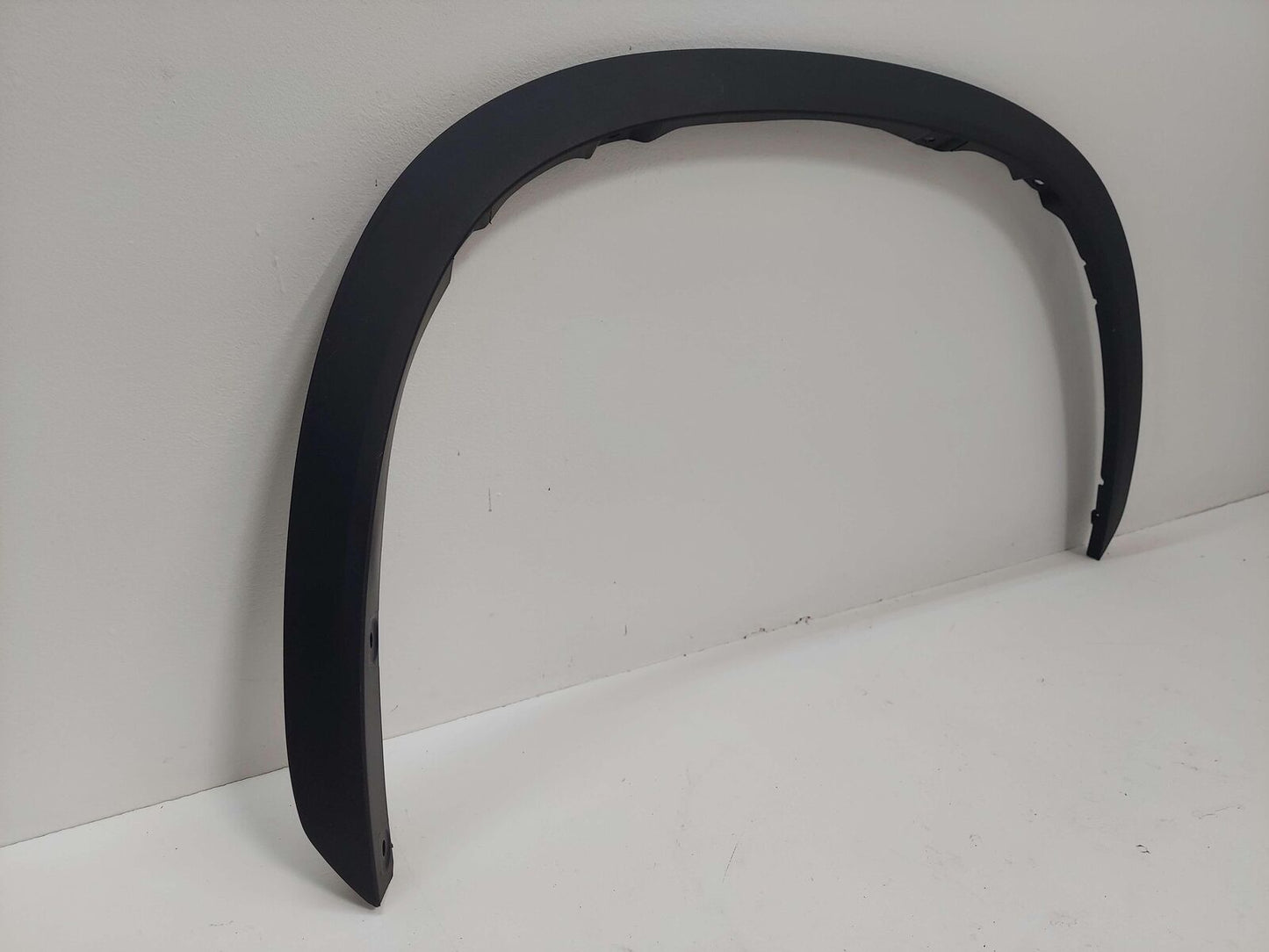 2020 TOYOTA HIGHLANDER FRONT RIGHT FENDER FLARE BLACK TEXTURED *MISC MARKS*