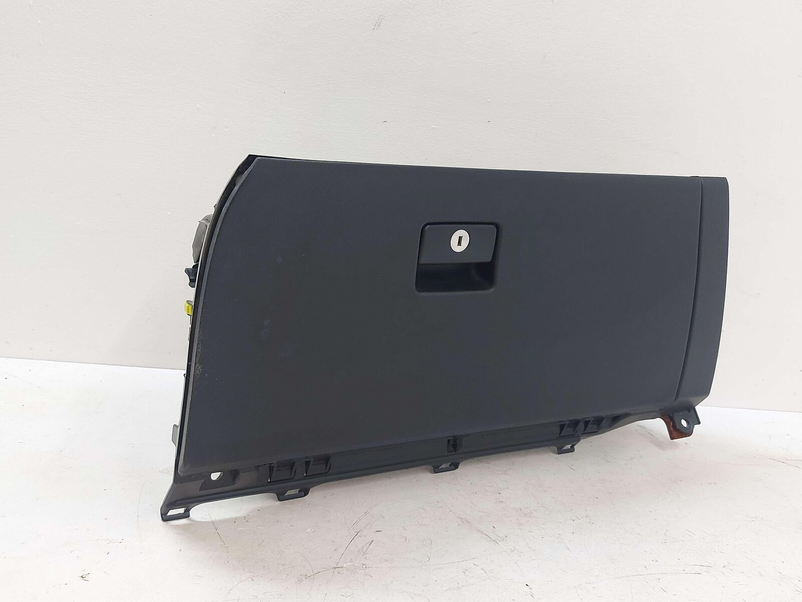 14-19 TOYOTA HIGHLANDER DASH GLOVE BOX BLACK FB20 55303-0E051 *MINOR SCRATCHES*