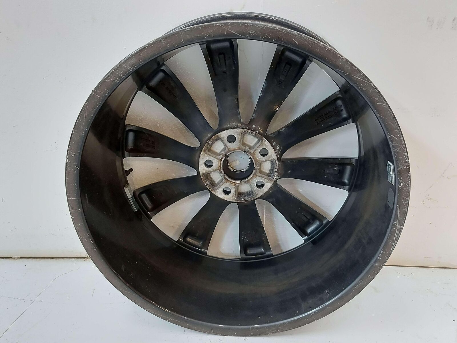 2013 TESLA S WHEEL 21X8.5 GREY TPMS 10 SPOKE 6005868-00-D *LIP RASH SCRATCHES*