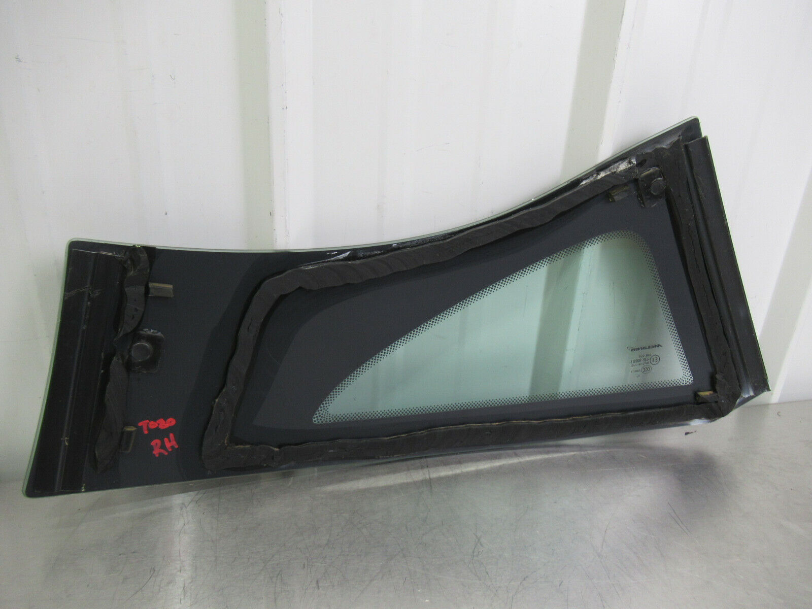 T020 2016 16 MCLAREN 570S LH LEFT PASSENGER QUARTER WINDOW