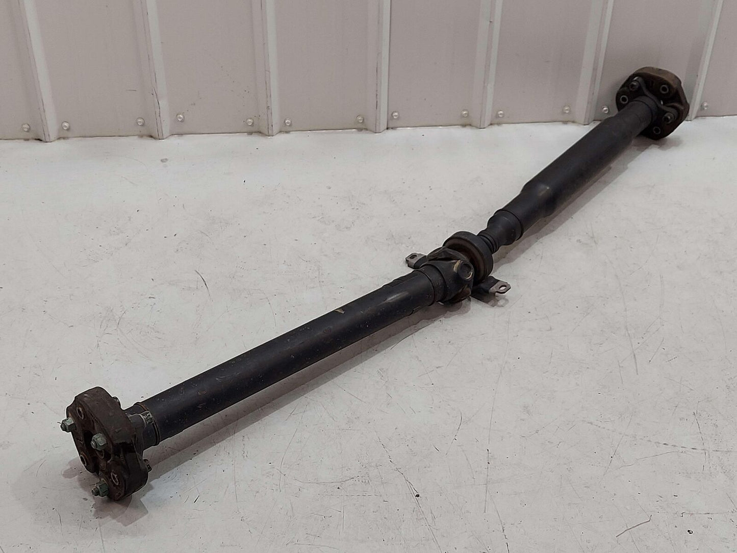 10-11 CHEVY CAMARO REAR DRIVE SHAFT 6 SPEED MANUAL SS 92236999