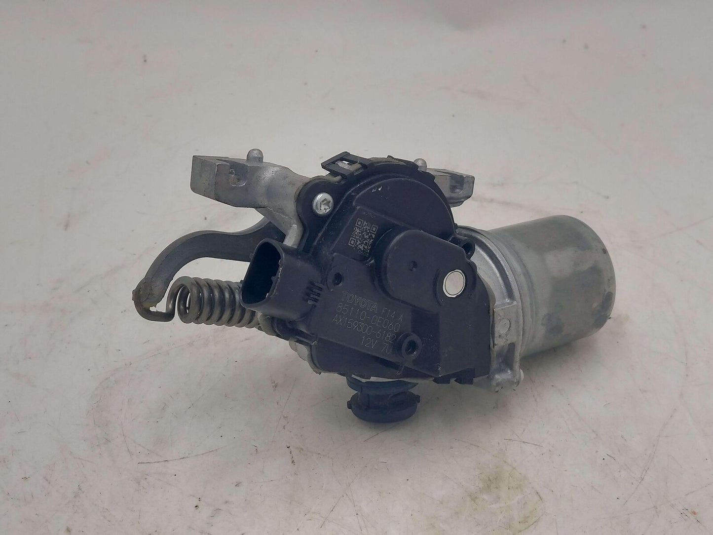 14-19 TOYOTA HIGHLANDER FRONT WINDSHIELD WIPER MOTOR 85110-0E060