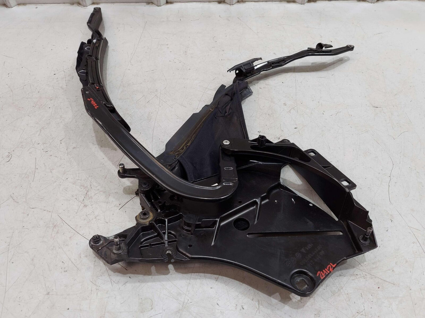 99-13 PORSCHE 911 996 CARRERA LEFT CONVERTIBLE TOP LIFT MOTOR BRACKET *NOTE