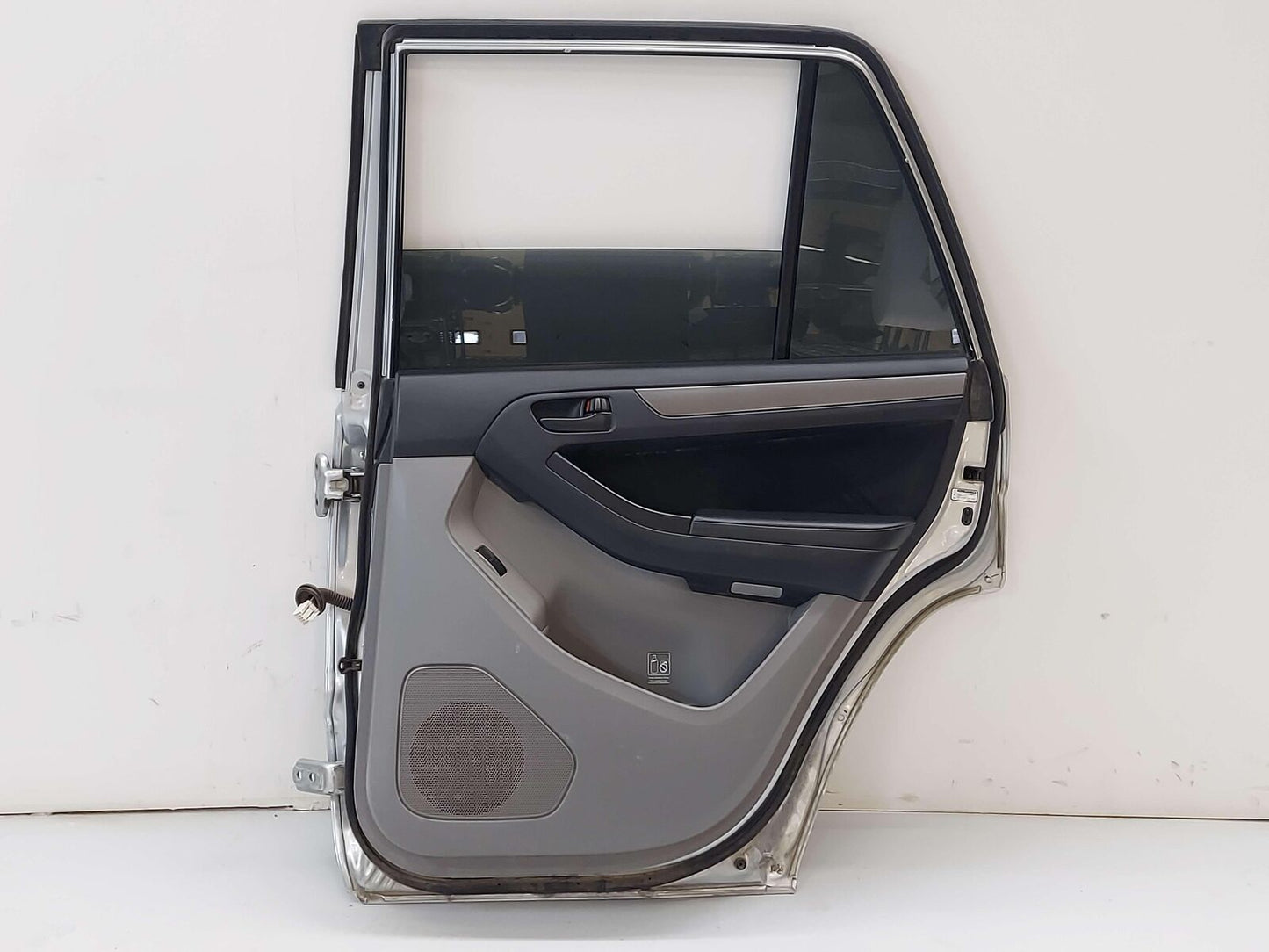 03-09 TOYOTA 4RUNNER REAR RIGHT DOOR SILVER 8R1 *NOTE