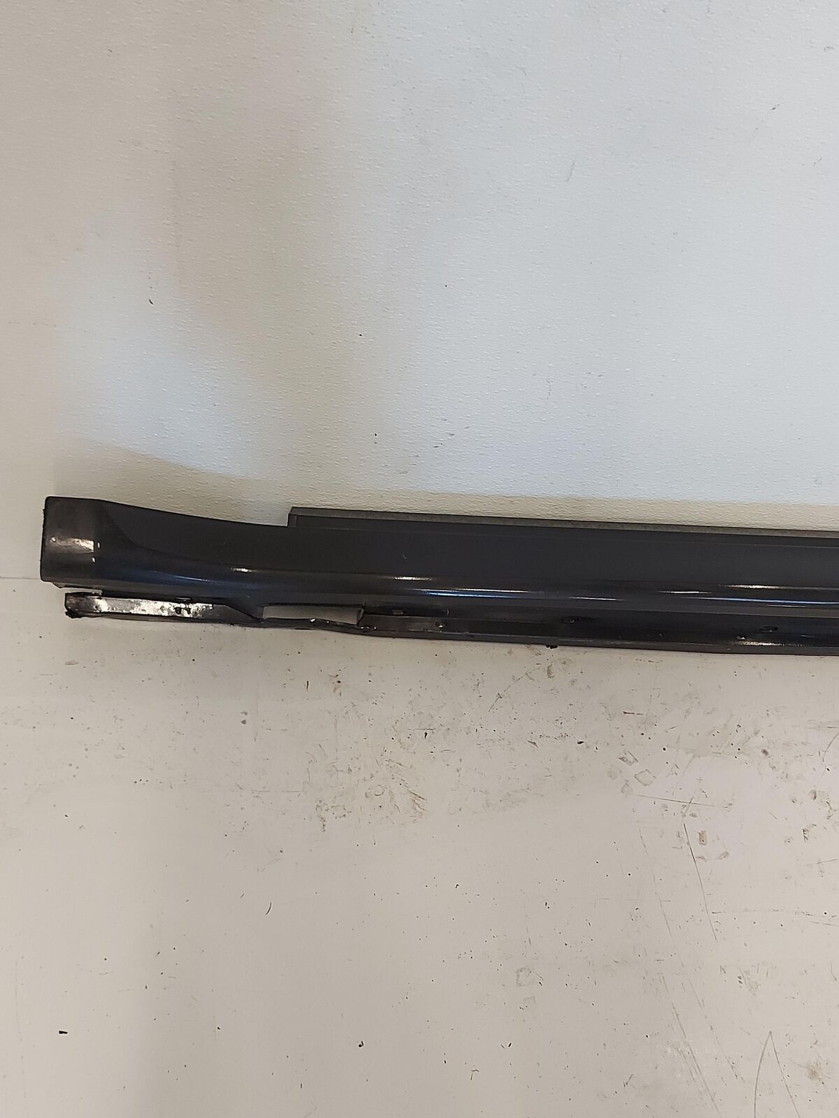 10-13 Porsche Panamera LH Left Rocker Panel Side Skirt Moulding Black *crack*