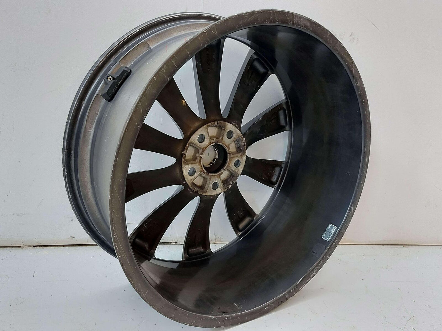 2013 TESLA S WHEEL 21X8.5 GREY TPMS 10 SPOKE 6005868-00-D *LIP RASH SCRATCHES*