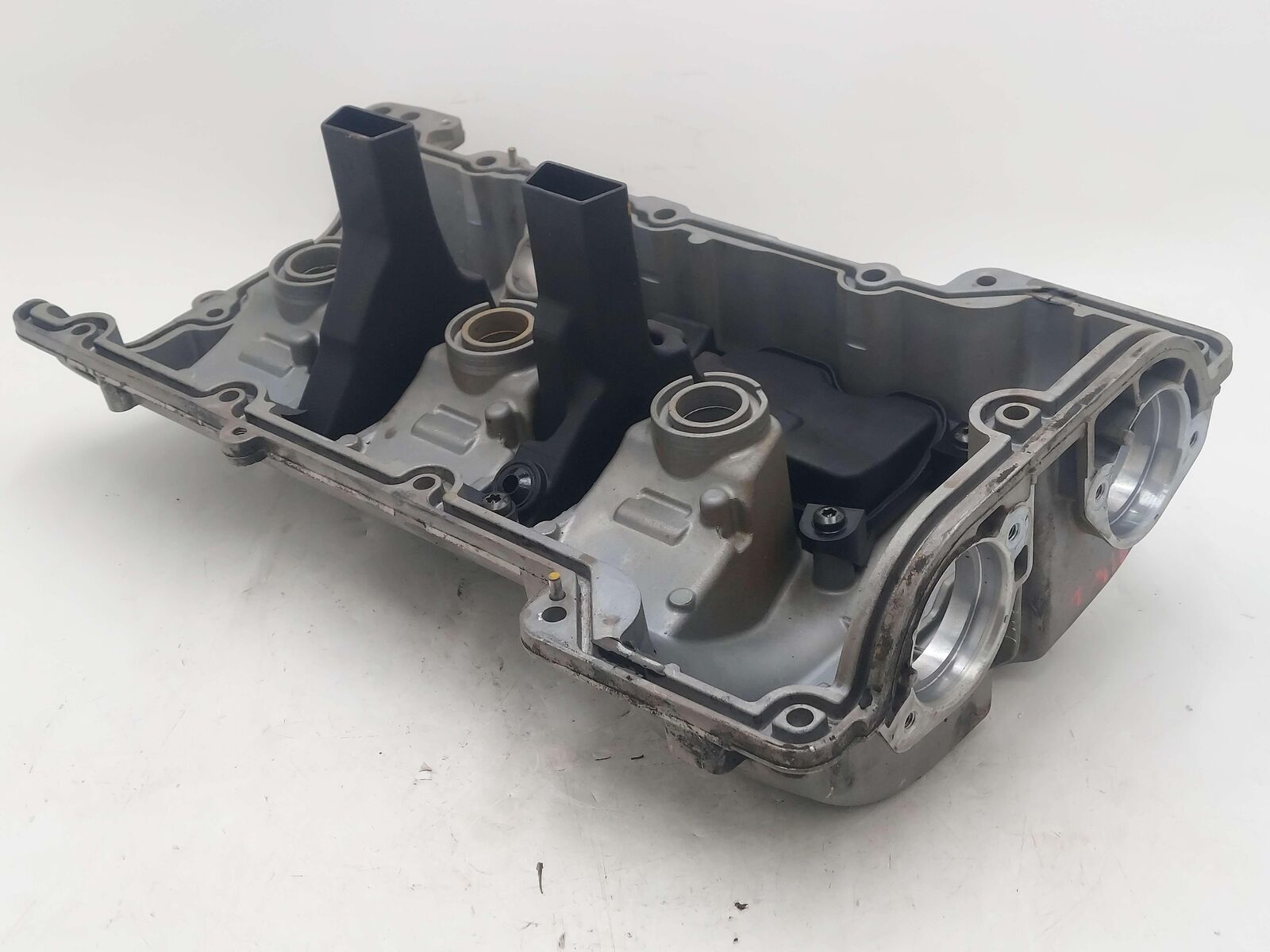 15-18 PORSCHE CAYENNE GTS 958 3.6L LEFT VALVE COVER 75001420 946105136 946105236