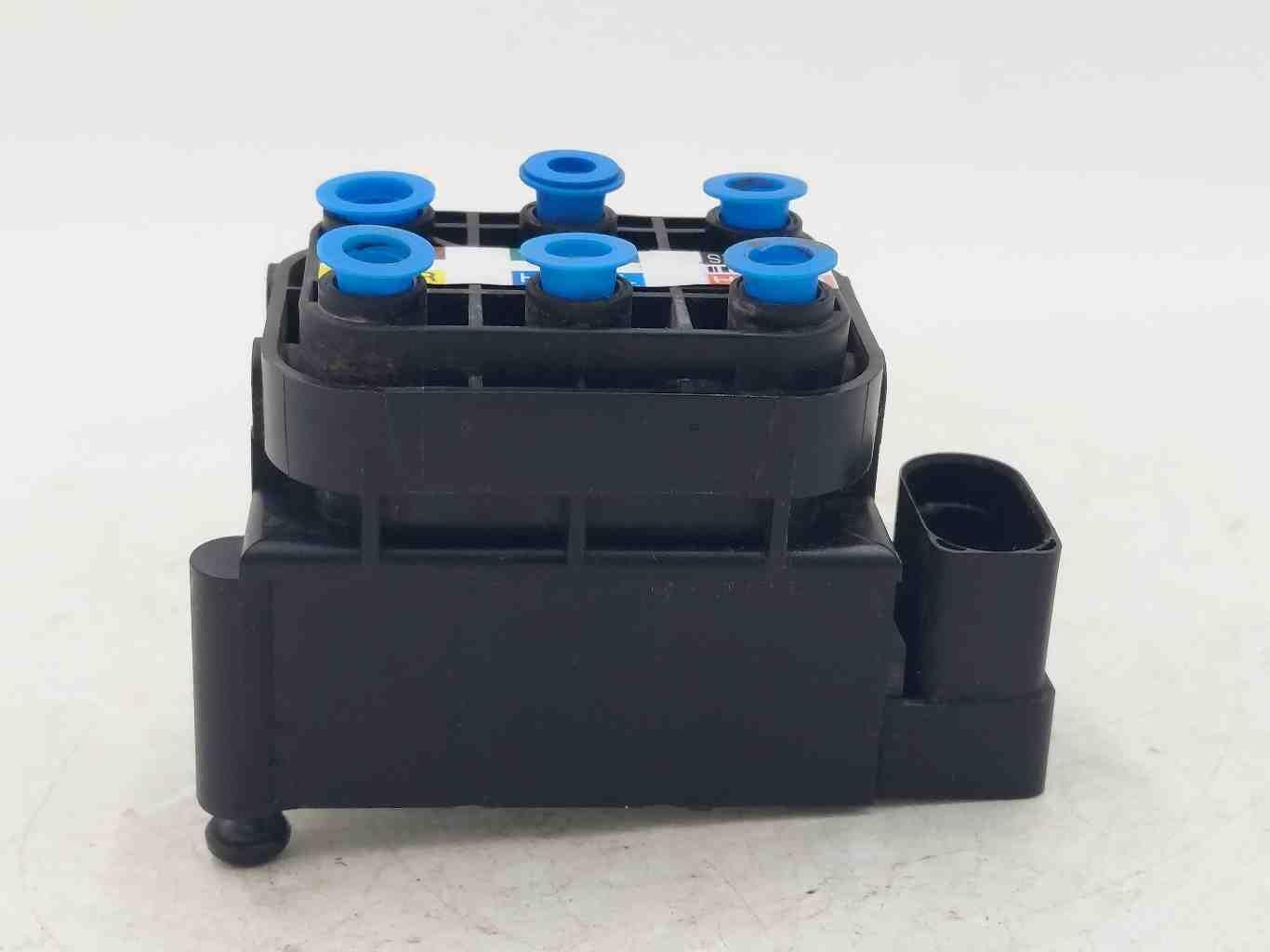 16-19 MERCEDES W166 GLE63S AMG AIR RIDE AIRMATIC SUSPENSION SUPPLY VALVE BLOCK