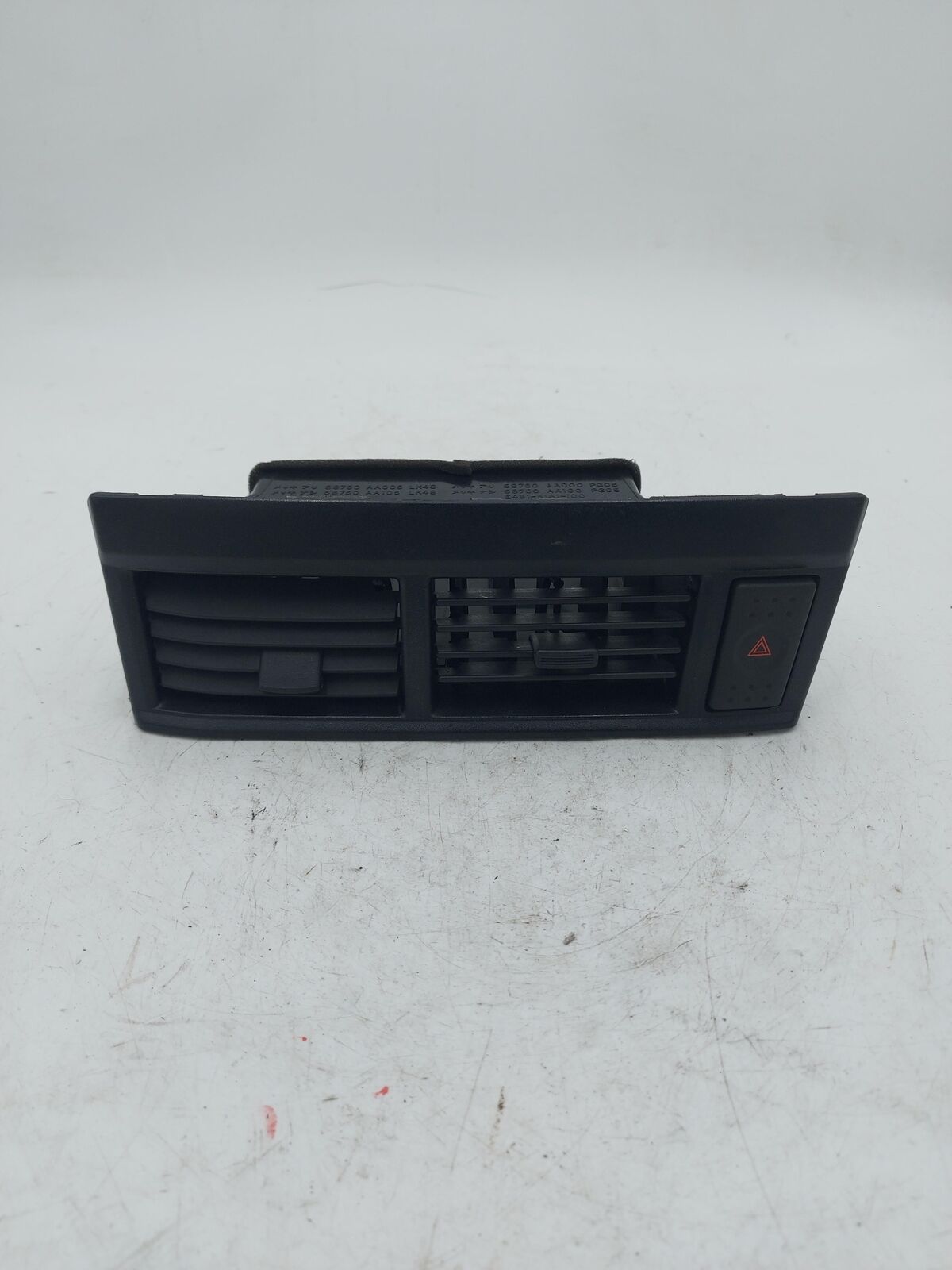 1999 NISSAN SKYLINE R34 GT-T COUPE Vent center Dash 68750aa000 68750aa100 hazard