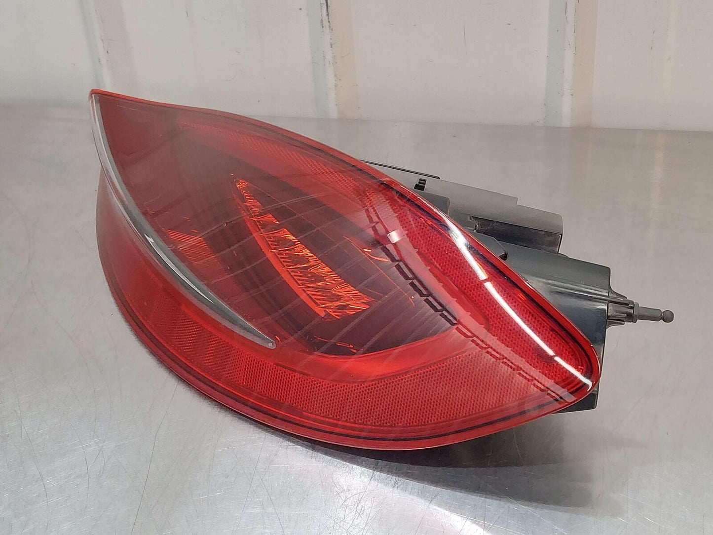 16 PORSCHE CAYMAN GT4 981 RIGHT TAIL LIGHT LAMP 98163114680 *SCRATCHES*