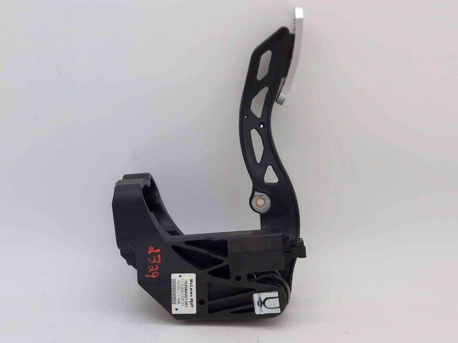 2023 McLaren Artura Brake Pedal 11CA001CP.01 11CA001CP P0208A001 3K KM