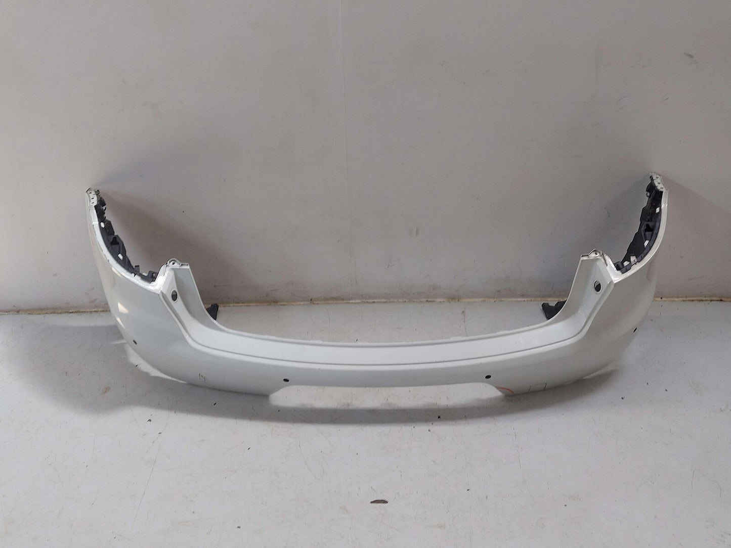 15-18 PORSCHE MACAN S 95B REAR BUMPER UPPER COVER PURE WHITE LC9A *NOTE