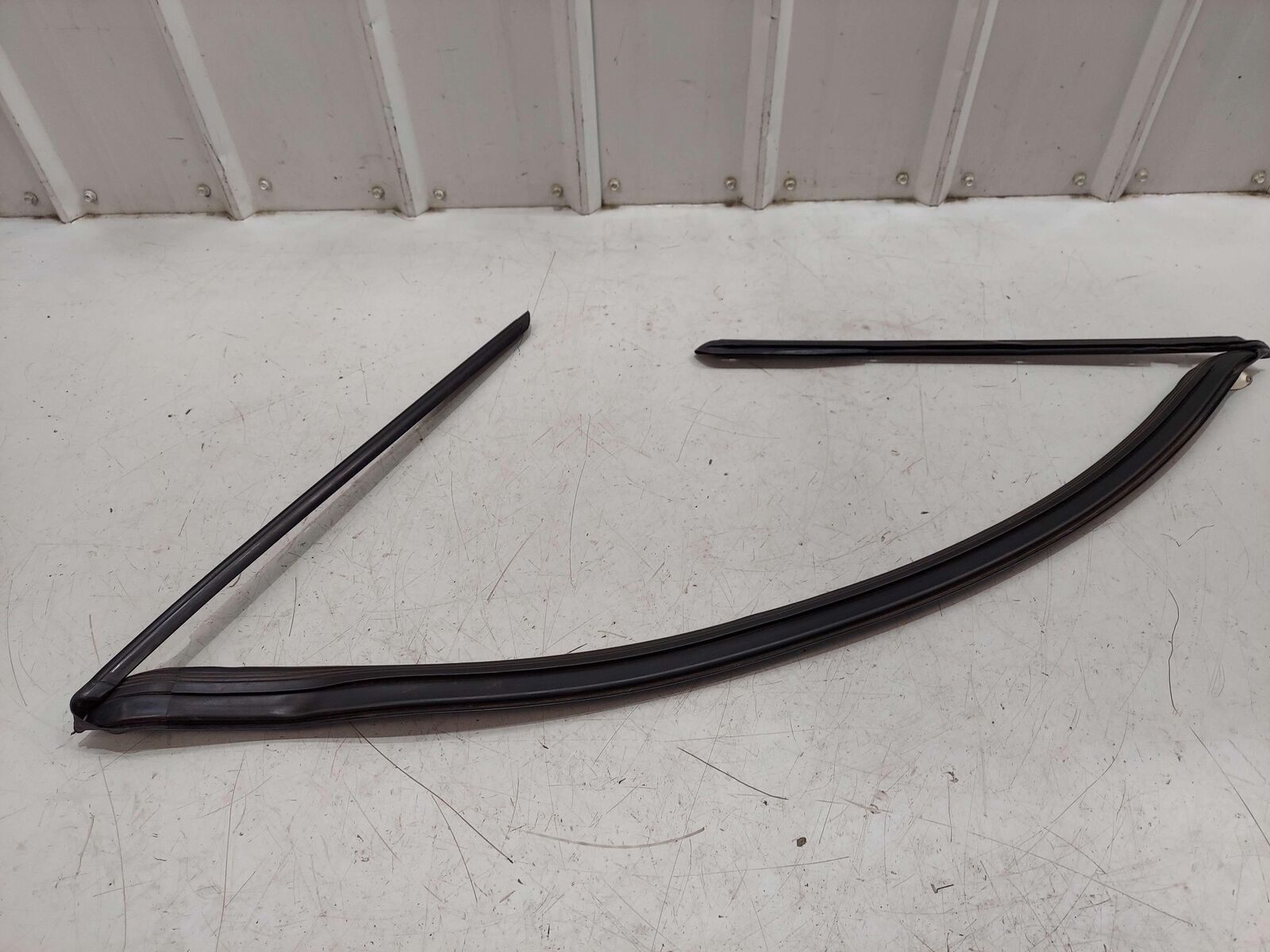 2001 PORSCHE 911 996 CARRERA WEATHER STRIPPING FORWARD CONVERTIBLE WINDOW SEAL