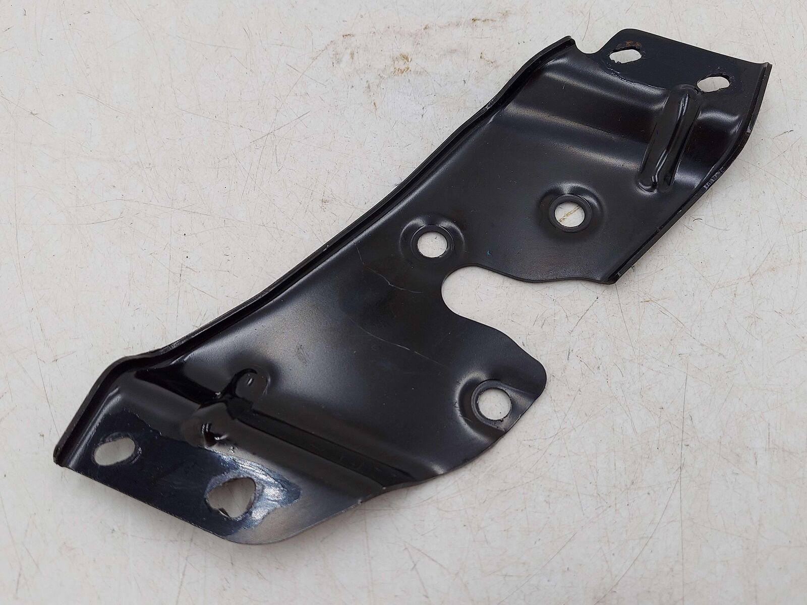 2018 Mclaren 570s RH Right Door Latch Bracket 13A5480CP