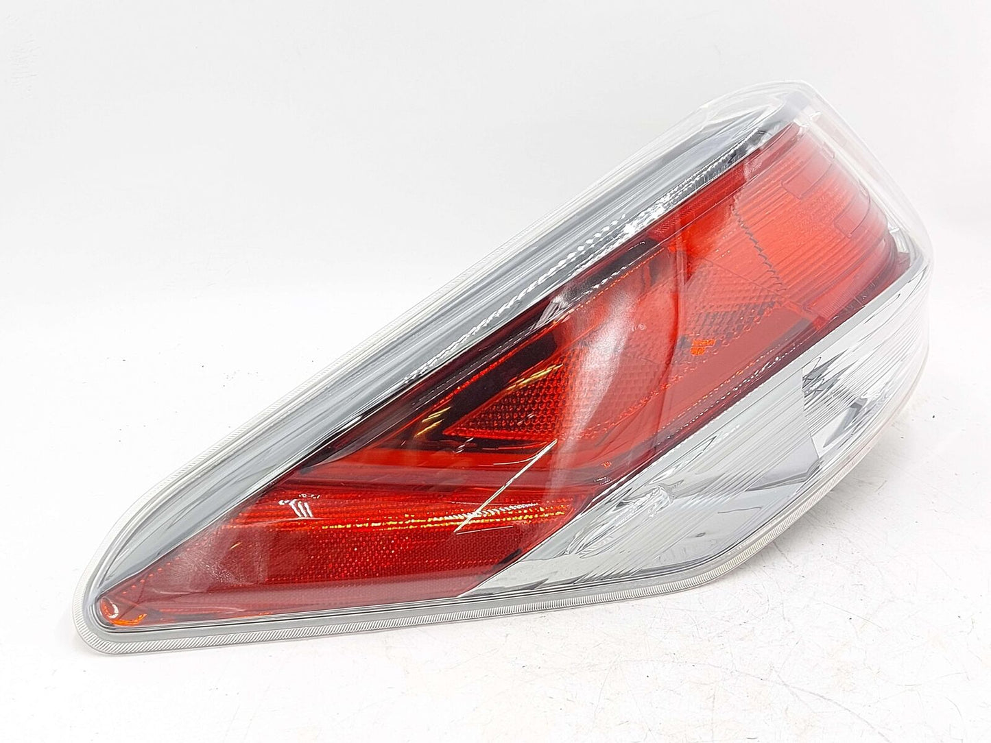 14-16 TOYOTA HIGHLANDER LEFT TAIL LIGHT LAMP OUTER QUARTER MOUNTED *SCRATCHES*