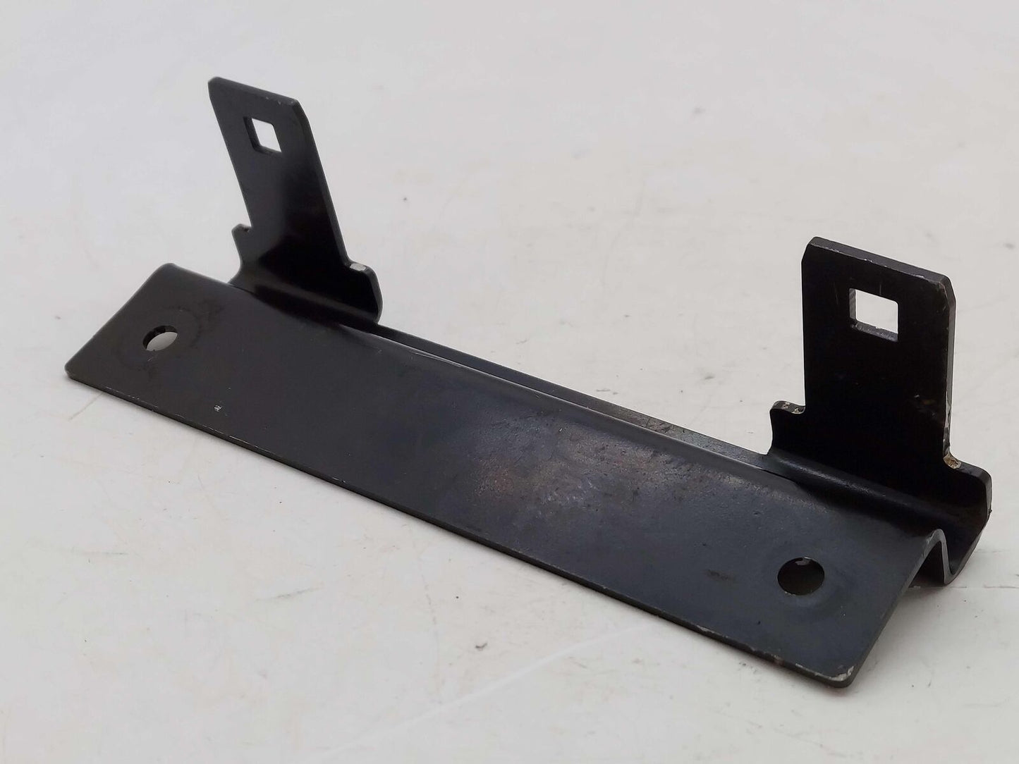 2006 FORD GT GT40 SUPERCAR FRONT FUSE BOX BRACKET OEM