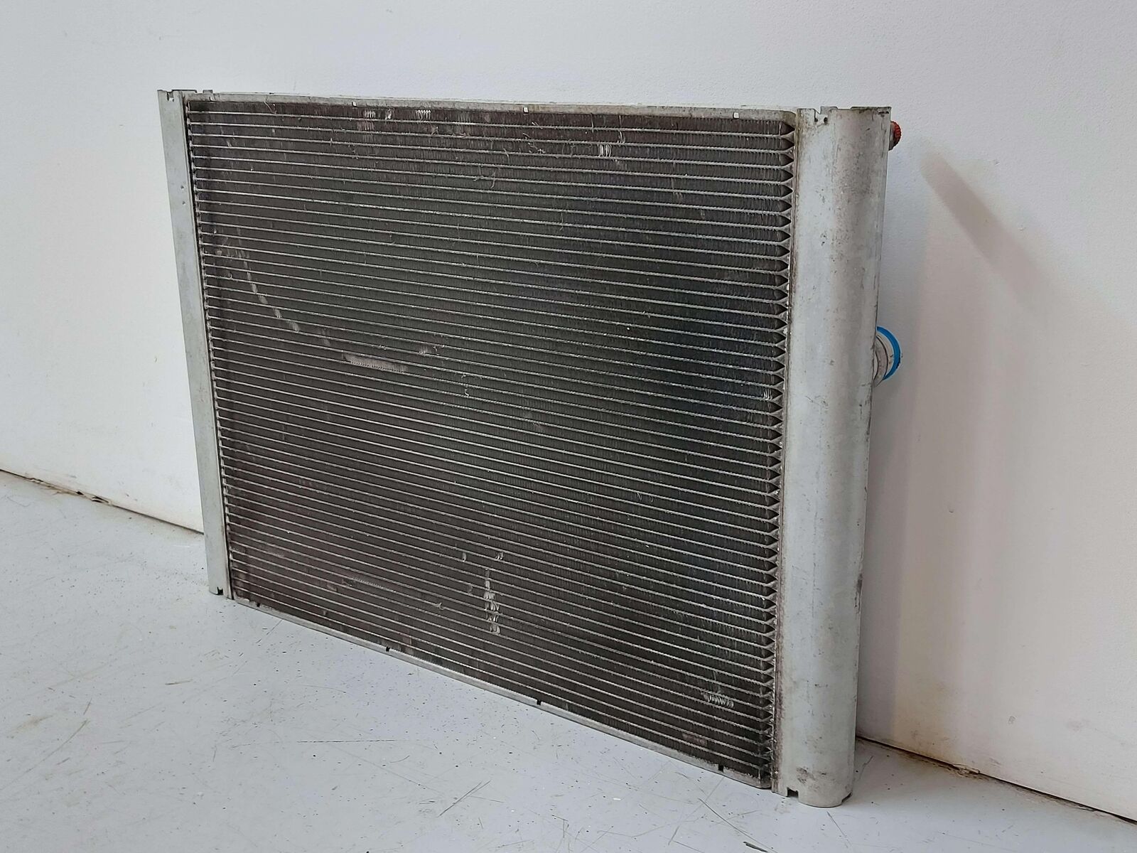 06 BMW 750i E65 Radiator 7534904 Thru 9/05 *Fins Bent*