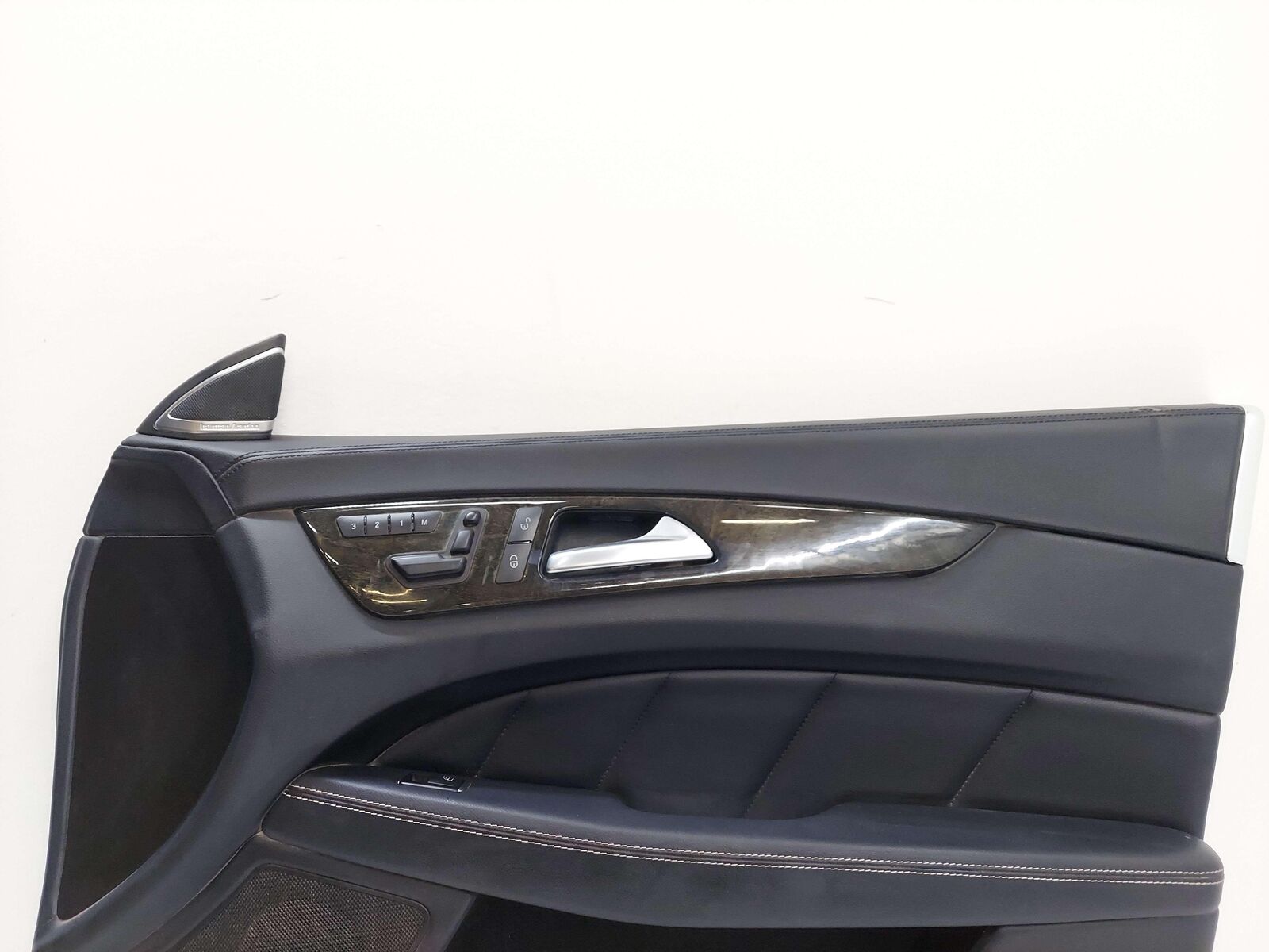 12-18 MERCEDES CLS550 C218 FRONT RIGHT DOOR TRIM PANEL BLACK *DENTED SCRATCHES