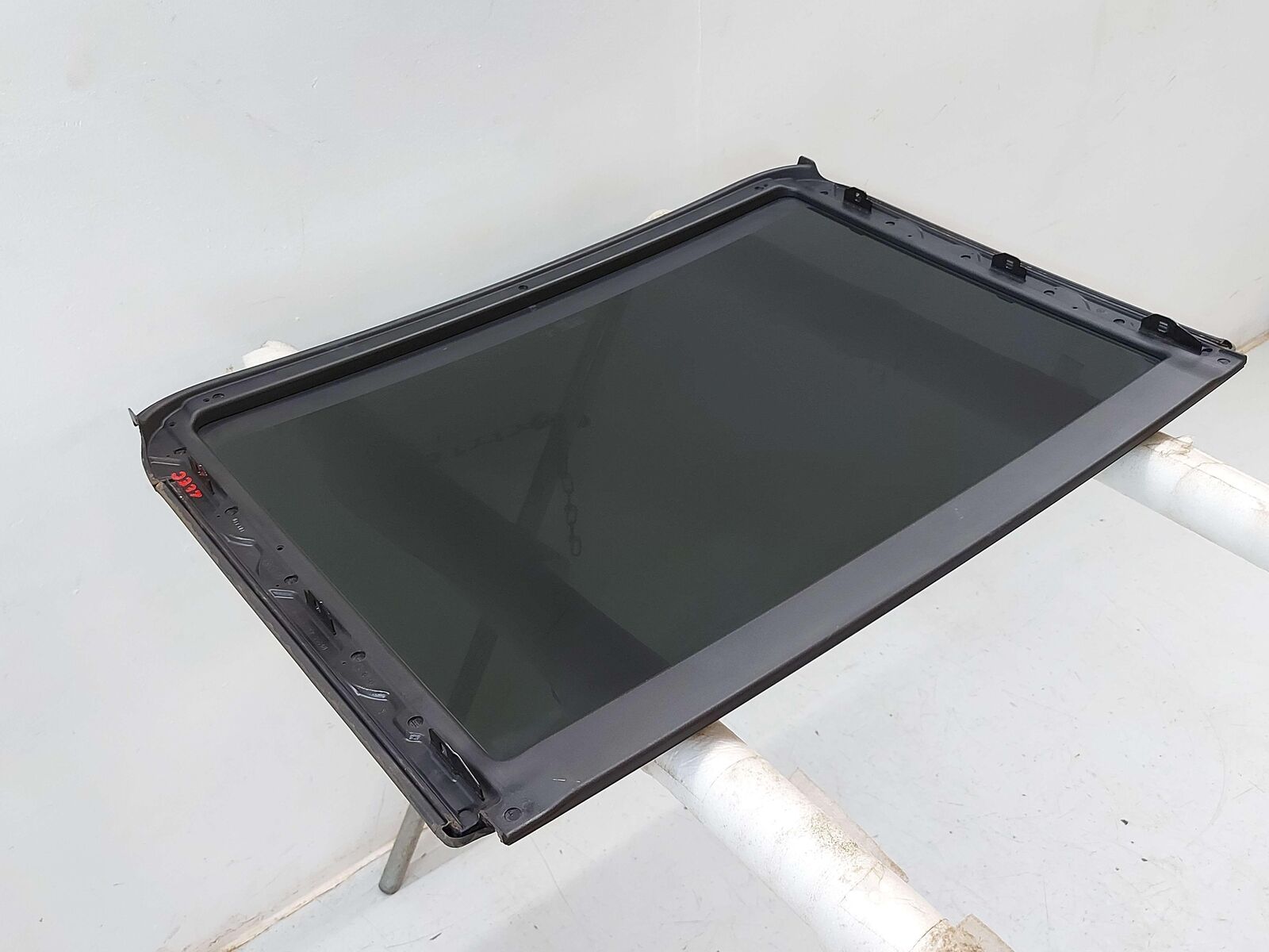 15-18 PORSCHE MACAN S 95B REAR SUN ROOF GLASS PANORAMIC 95B877056Z *SCRATCHES*