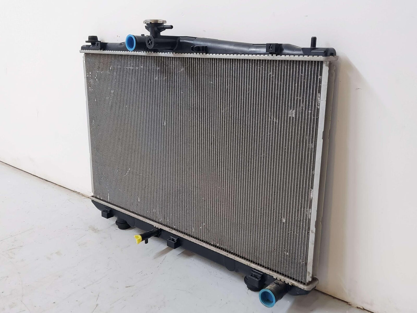 10-12 LEXUS RX450 HYBRID COOLANT RADIATOR 1604131630 *FINS BENT*