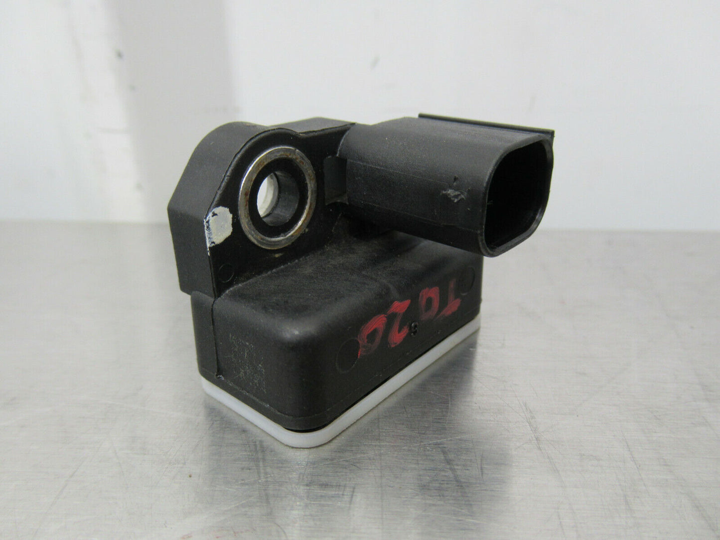 T020 2016 16 MCLAREN 570S YAW TURN RATE SENSOR #7 11M0252CP