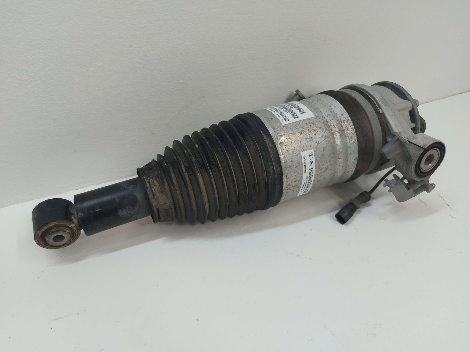 13 14 16 17 18 PORSCHE CAYENNE GTS 958 REAR RIGHT STRUT AIR SPRING SUSPENSION