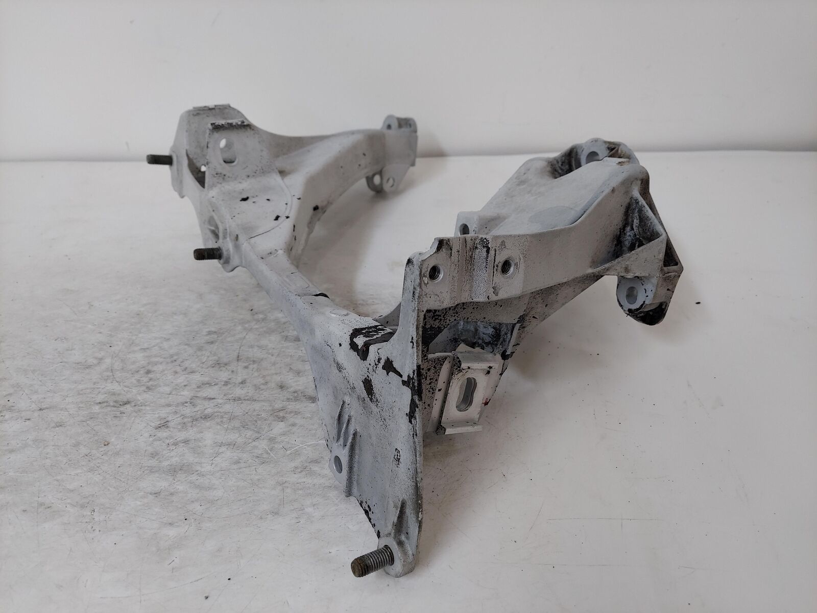 14-19 PORSCHE CAYMAN 718 REAR LEFT SUB FRAME CROSSMEMBER SIDE END SECTION