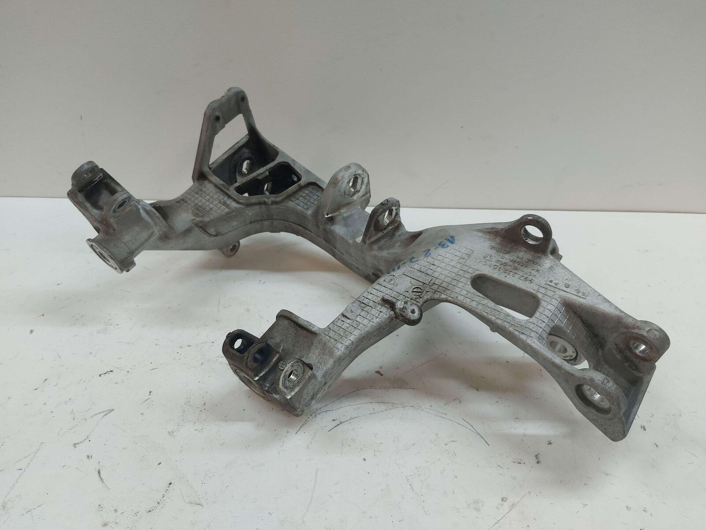 07-13 PORSCHE 911 997 TURBO REAR LEFT SUB FRAME CARRIER BRACKET *NOTES* AWD