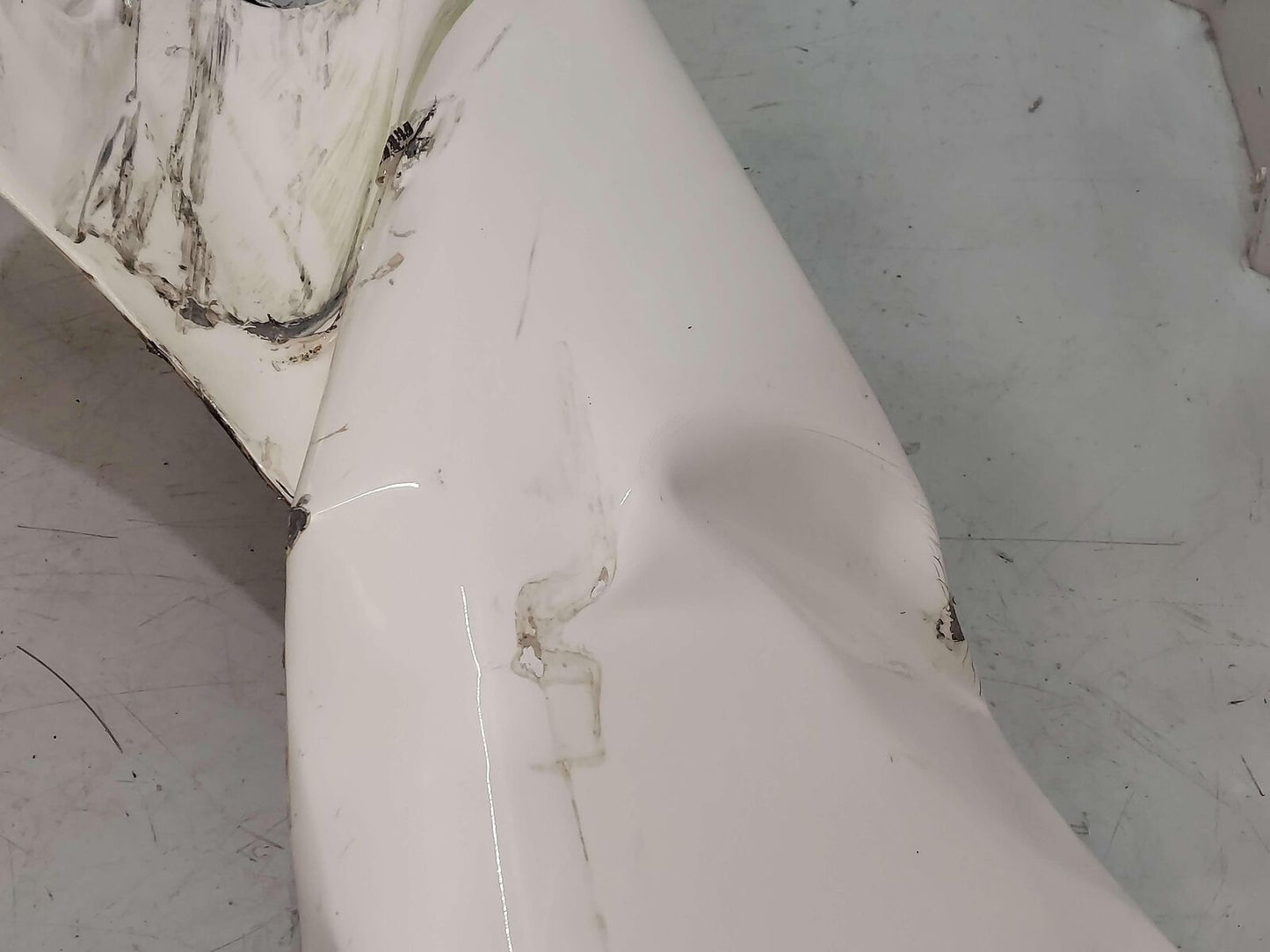 05-06 FORD GT GT40 SUPERCAR LH LEFT FENDER WHITE *DAMAGED CRUSHED MANGLED* OEM