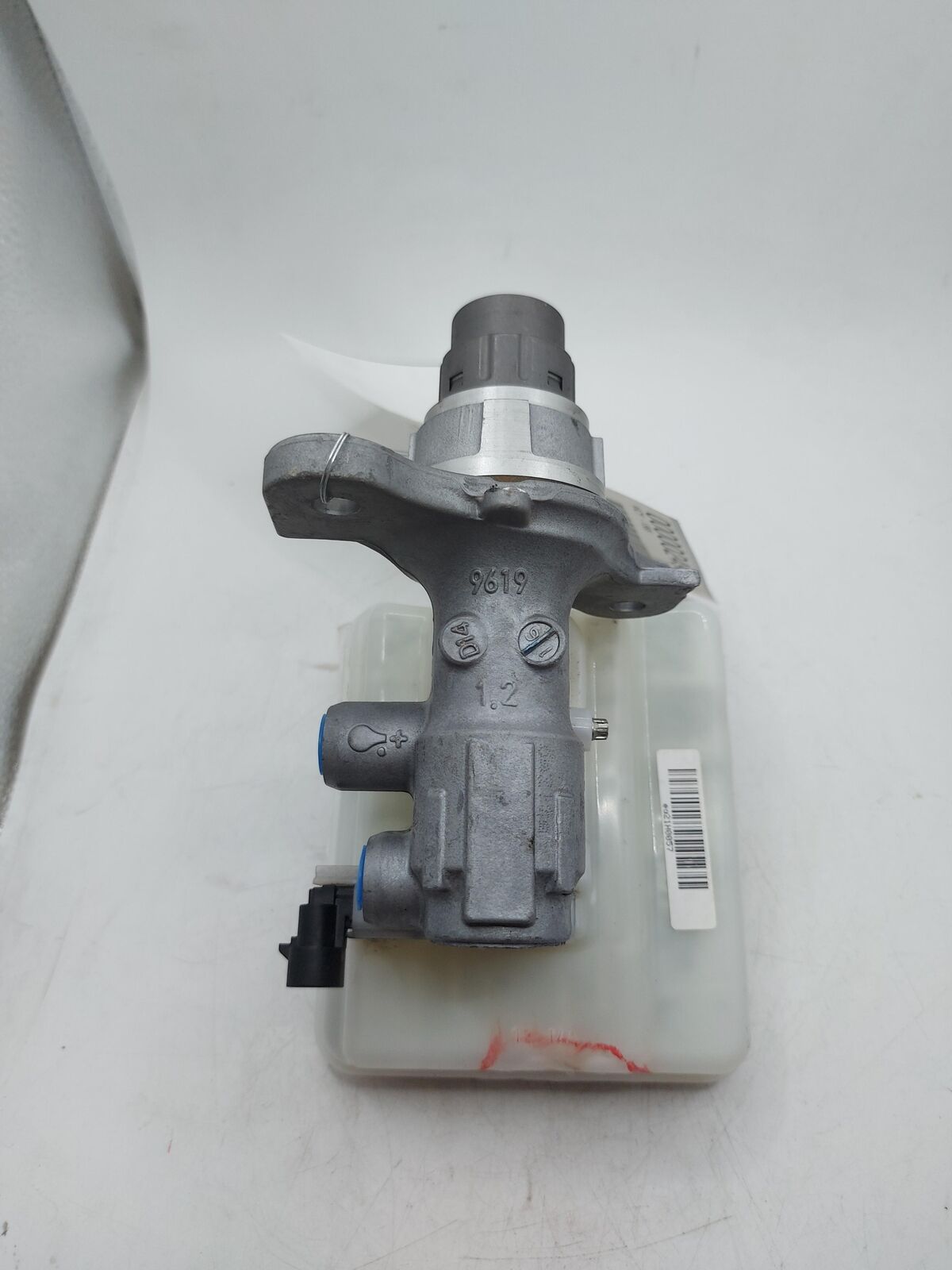 14-18 Chevy Corvette Master Cylinder LT With Reservoir *Damaged*