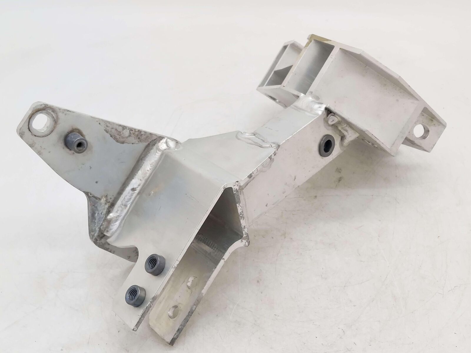 2016 PORSCHE CAYMAN GT4 981 REAR LEFT ALUMINUM CROSSMEMBER MOUNT BRACE BRACKET