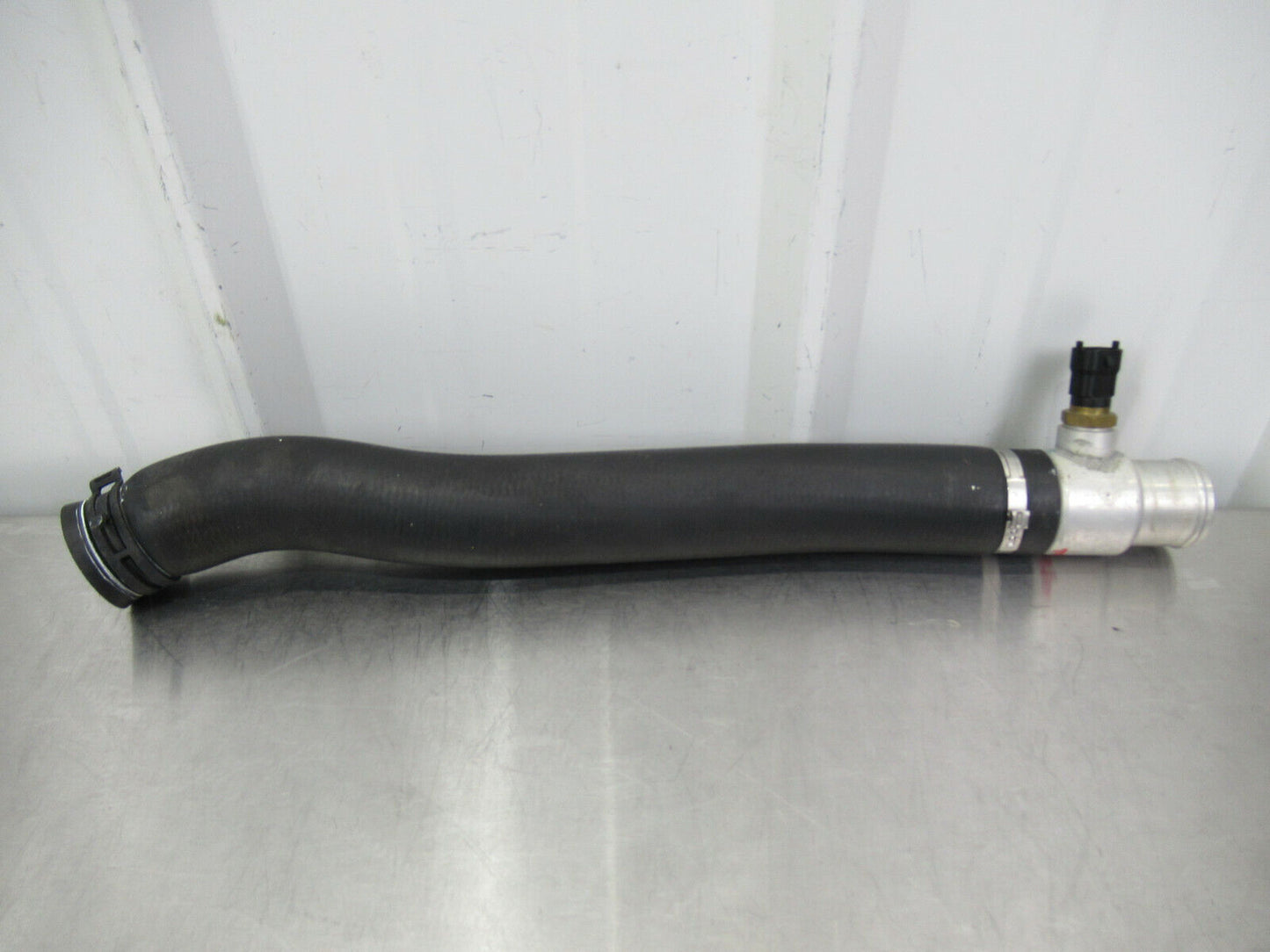 T020 2016 16 MCLAREN 570S RH RIGHT UPPER ENGINE RADIATOR HOSE #4 SPAM0390