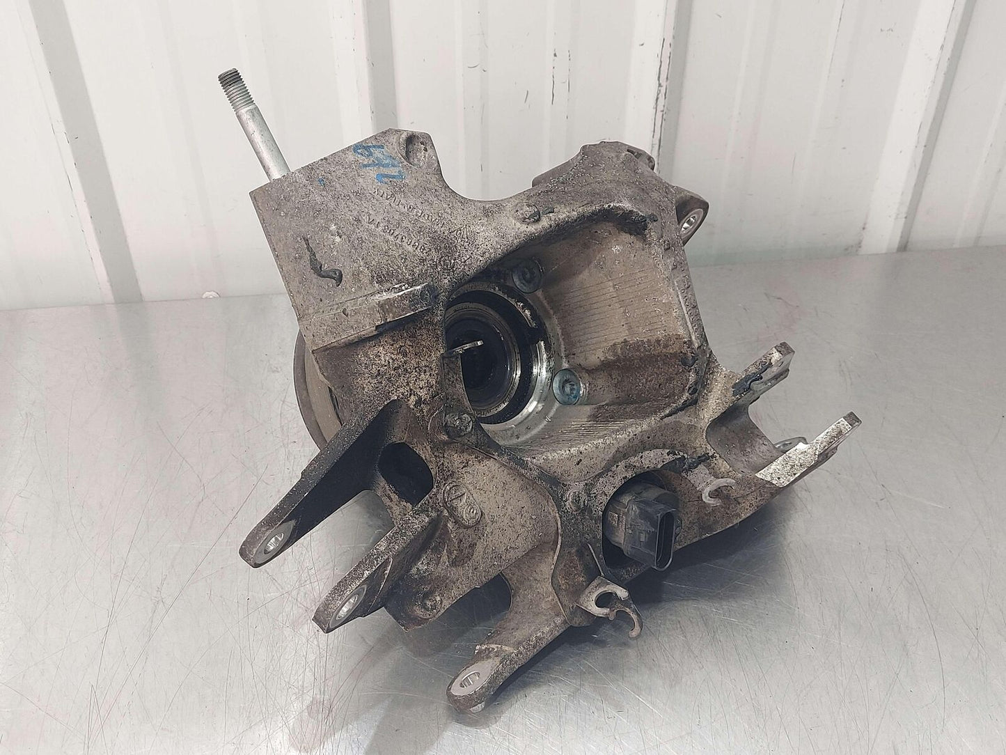 14-16 PORSCHE 911 991 GT3 3.8L REAR LEFT SPINDLE KNUCKLE HUB *NOTE