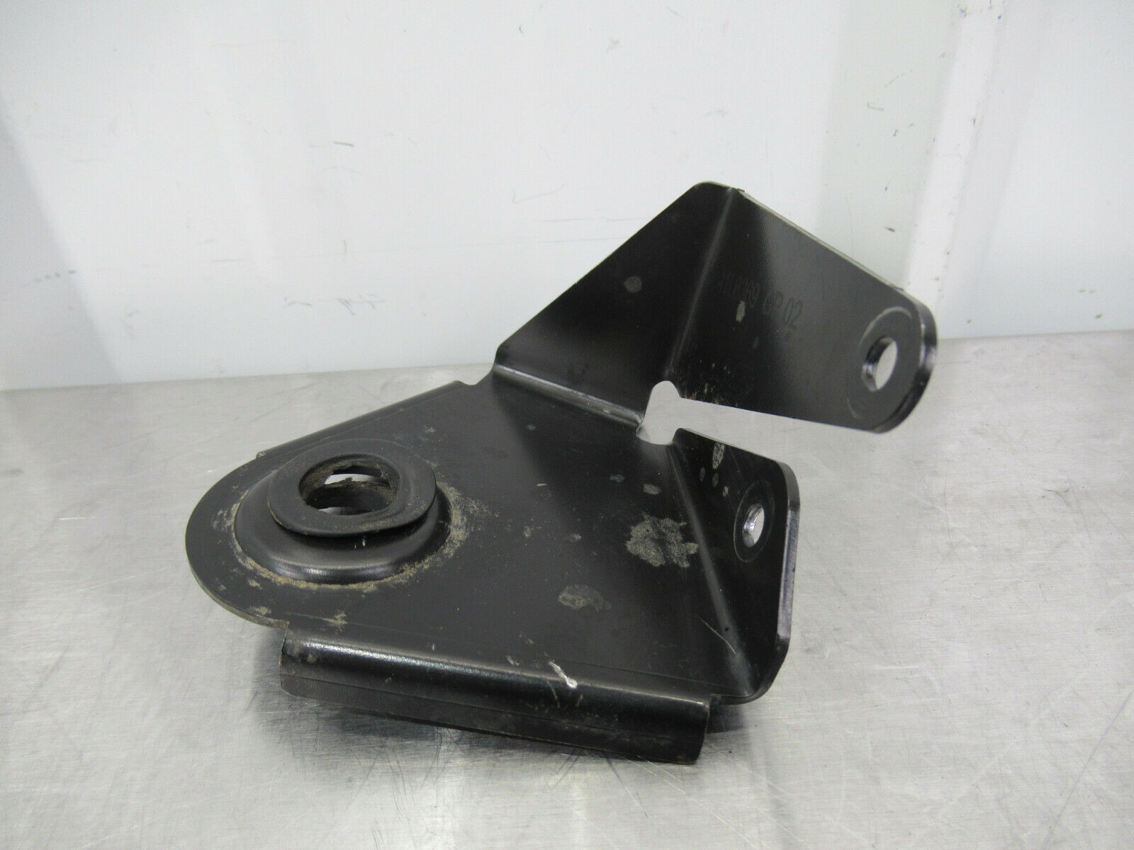 T020 2016 16 MCLAREN 570S LH LEFT LOWER RADIATOR MOUNT BRACKET #21 11L0369CP