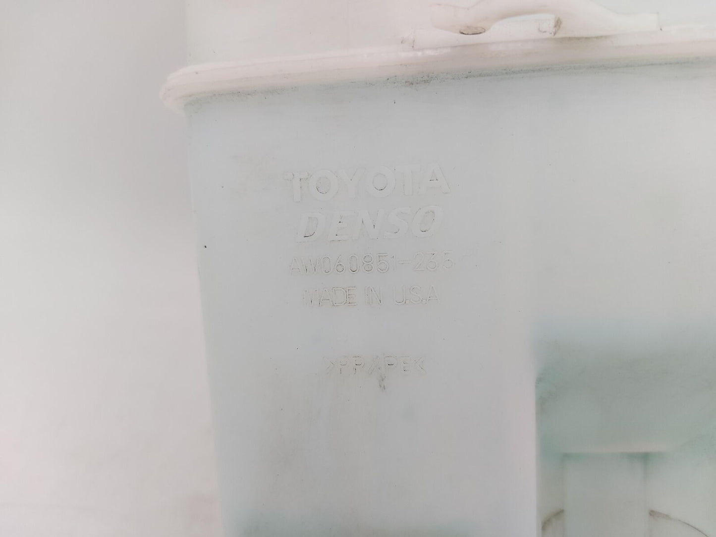 07-21 TOYOTA TUNDRA Washer Bottle Aw060851-235 85330-60190 with pumps