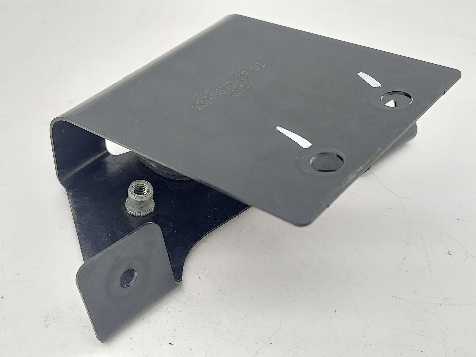 2016 MCLAREN 540C FRONT LEFT ENGINE COVER BRACKET MOUNT 13A6672CP