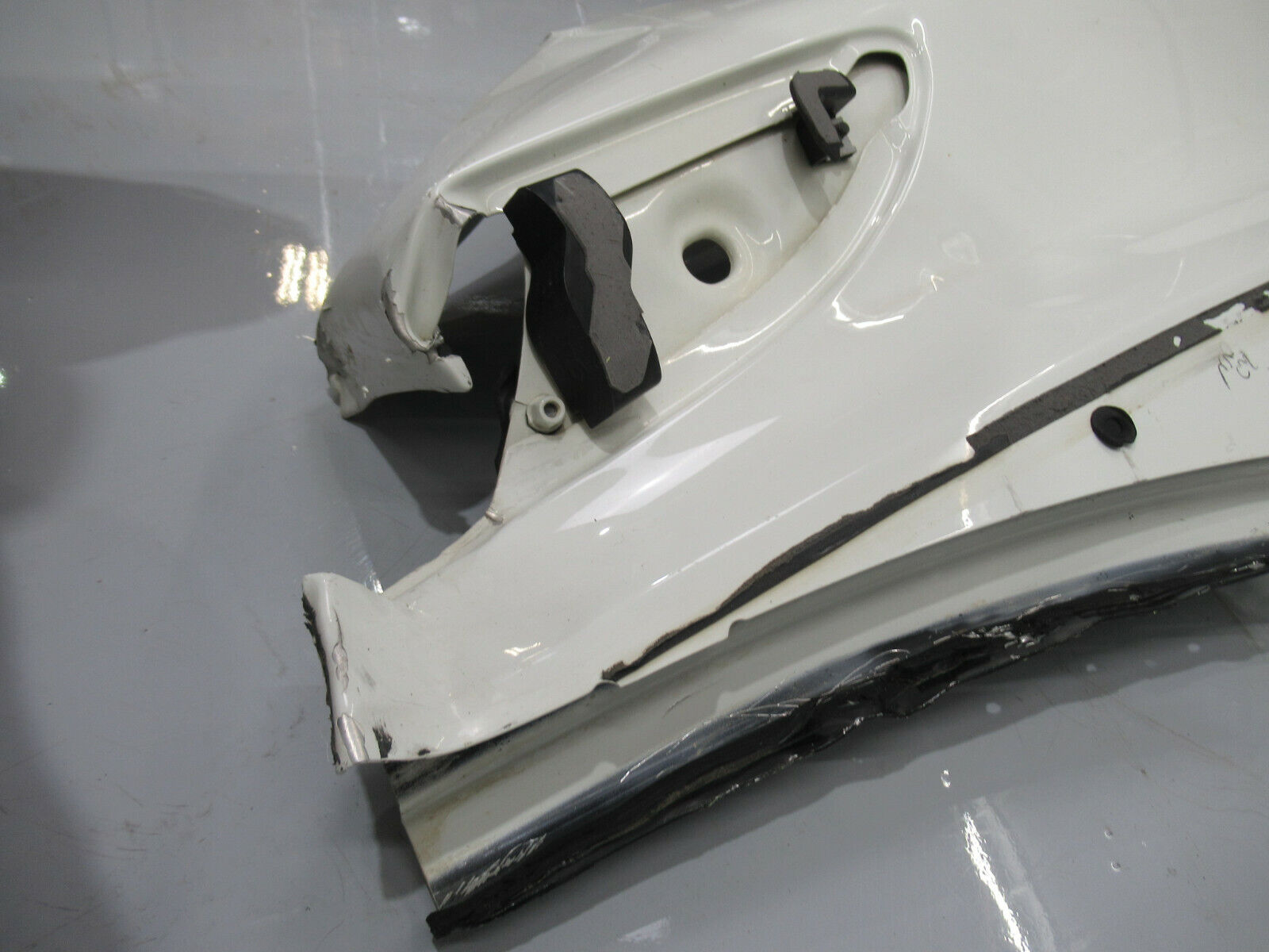 T020 2016 16 MCLAREN 570S RH RIGHT UPPER QUARTER PANEL REAR FENDER DAMAGED