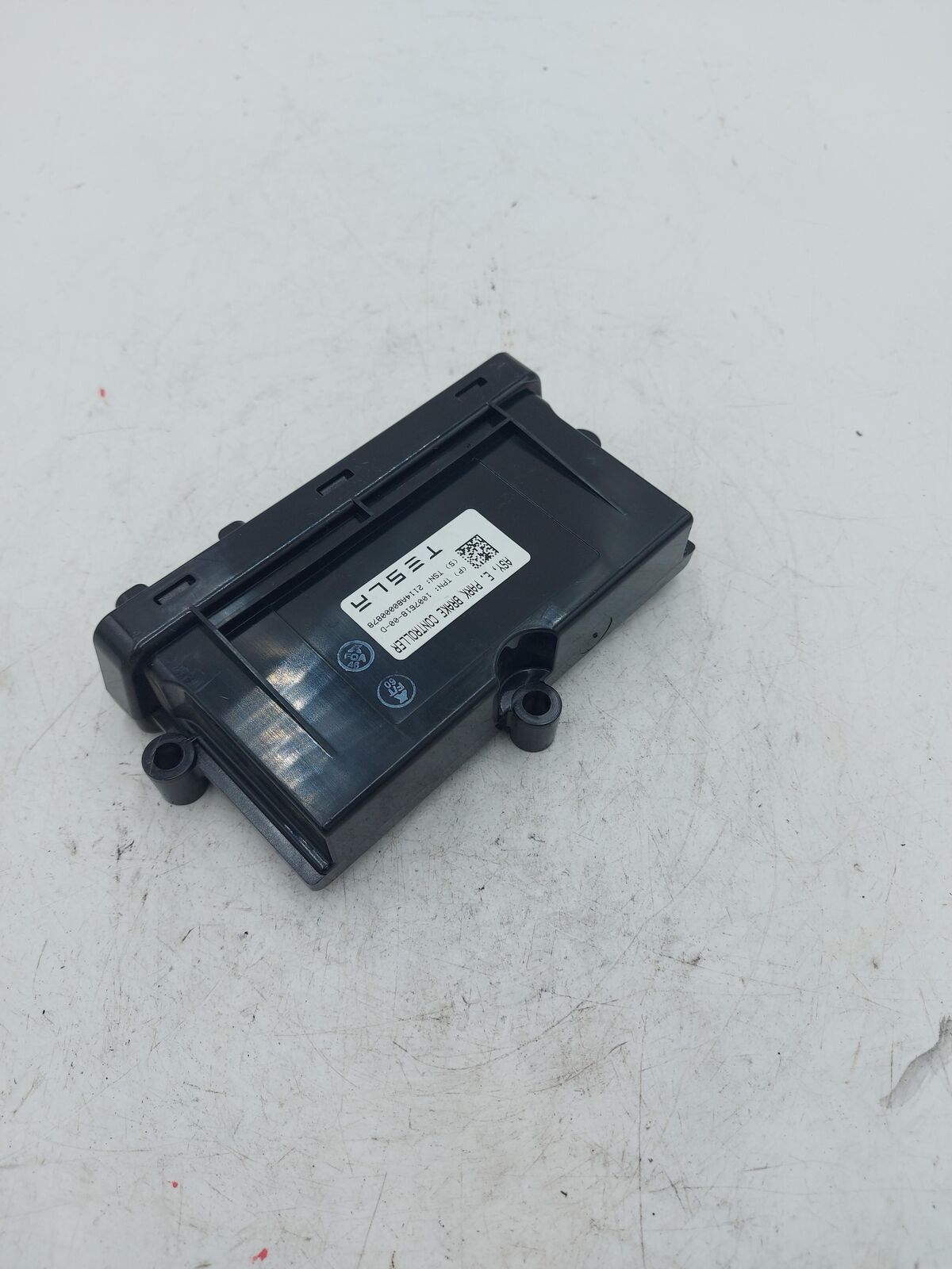 14 TESLA S 1007618-00-d Parking E Park Brake Control Module