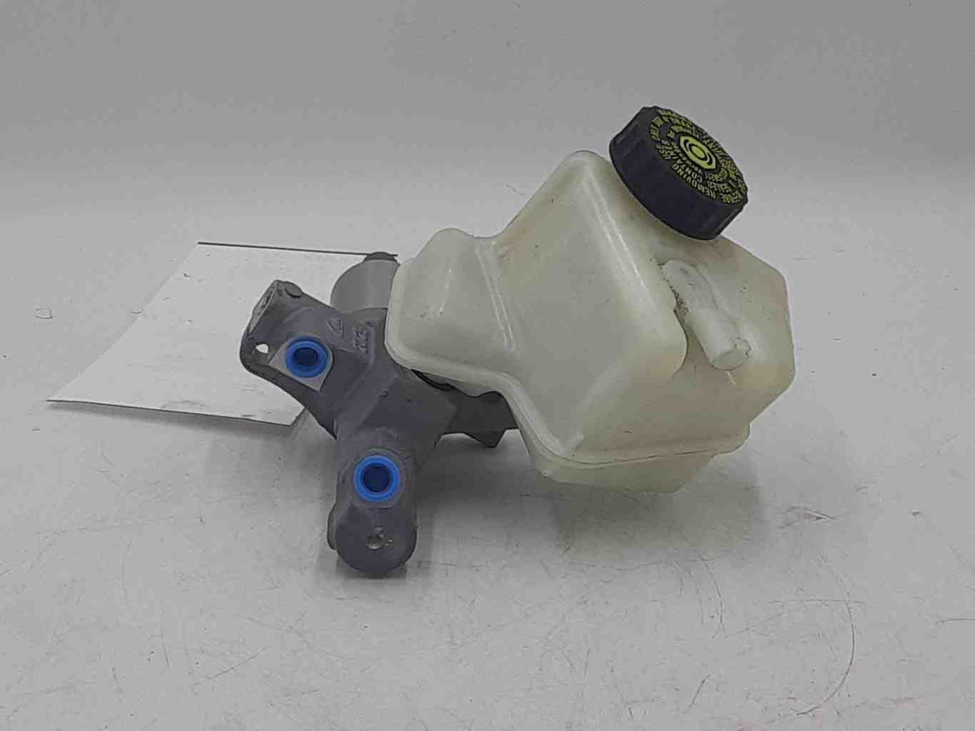 10-15 MERCEDES GLK250 Master Cylinder With Reservoir GLK250 89K KM's