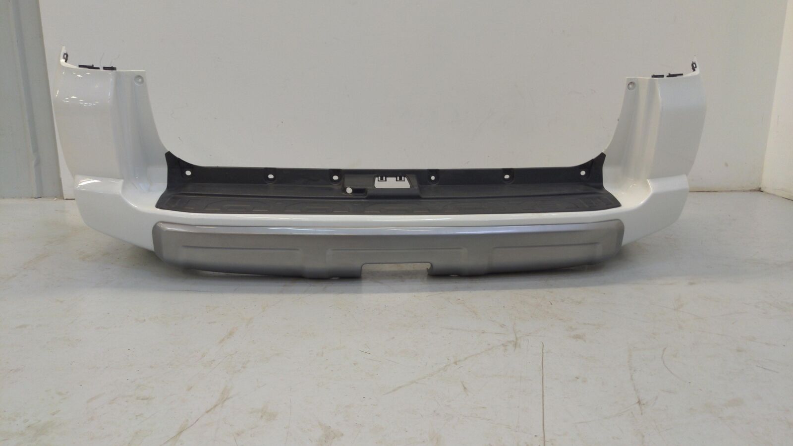 21 TOYOTA 4RUNNER ONLY 7K KM! REAR BUMPER COVER 53723-35050 *SCRATCHES*