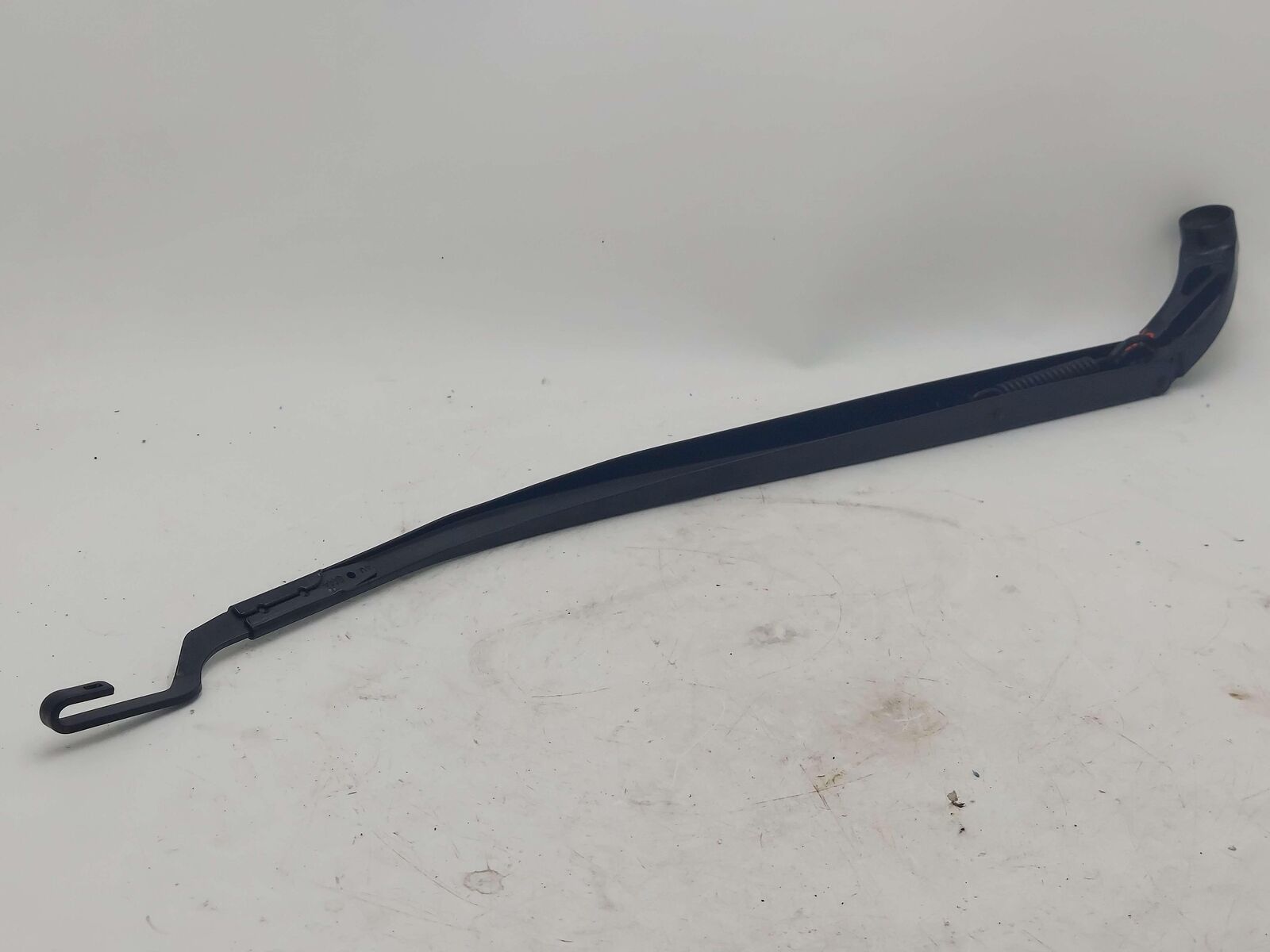 14-19 TOYOTA HIGHLANDER RIGHT WIPER ARM 852110E050